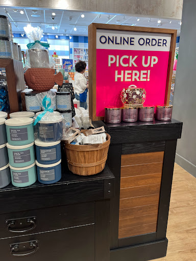 Beauty Supply Store «Bath & Body Works», reviews and photos, 293 Main St, Exton, PA 19341, USA
