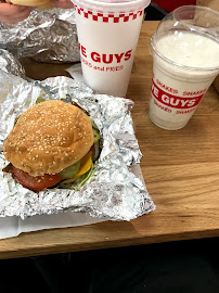 Cheeseburger du Restaurant de hamburgers Five Guys à Rosny-sous-Bois - n°19