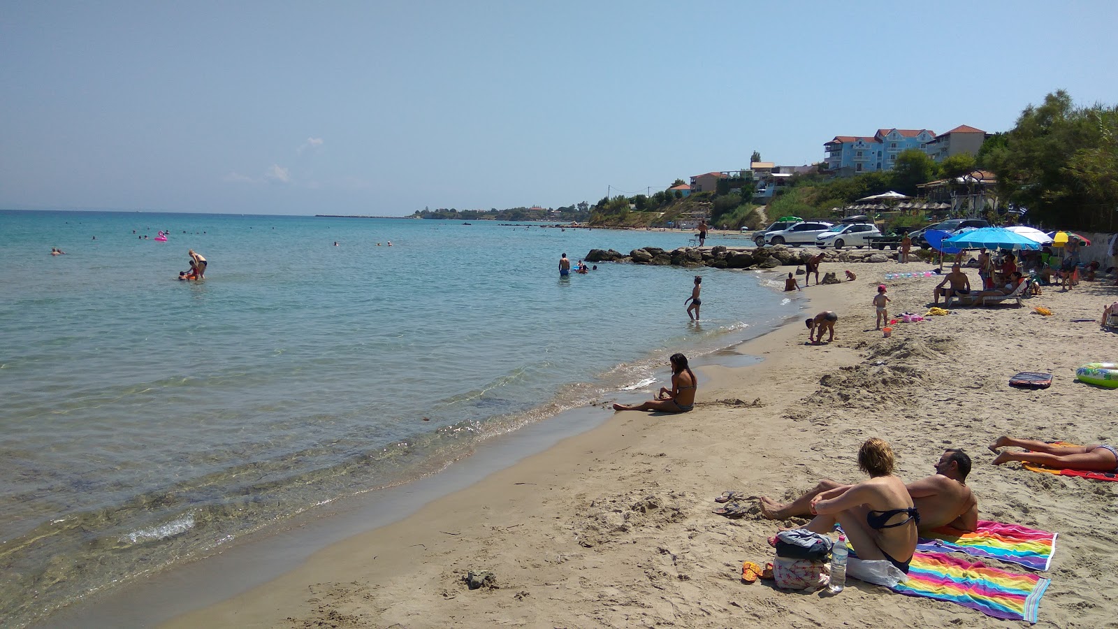 Photo of Amoudi beach and the settlement