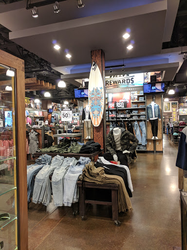 Clothing Store «Tillys», reviews and photos, 6581 N Riverside Dr, Fresno, CA 93722, USA
