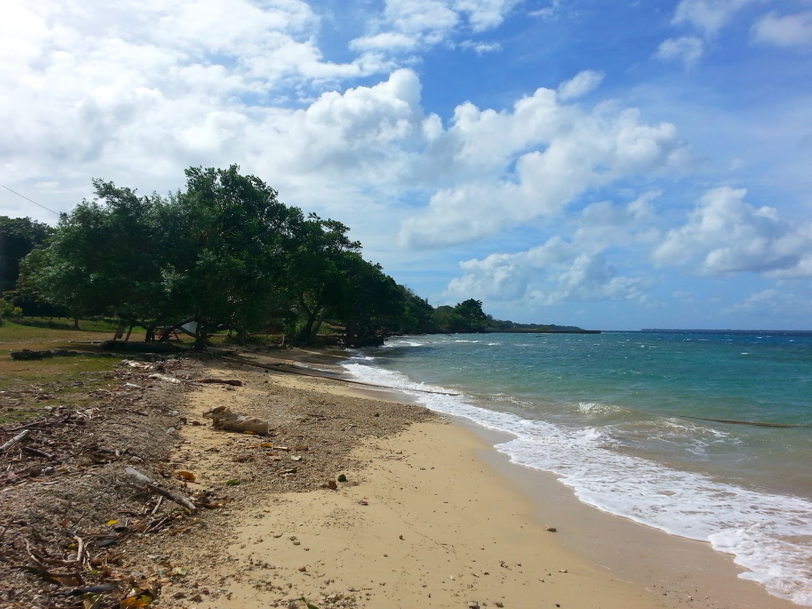Photo de Samansin beach avec l'eau turquoise de surface