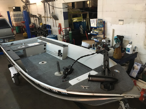 Auto Repair Shop «Roseville Auto & Marine», reviews and photos, 1900 Oakcrest Ave #2, Roseville, MN 55113, USA