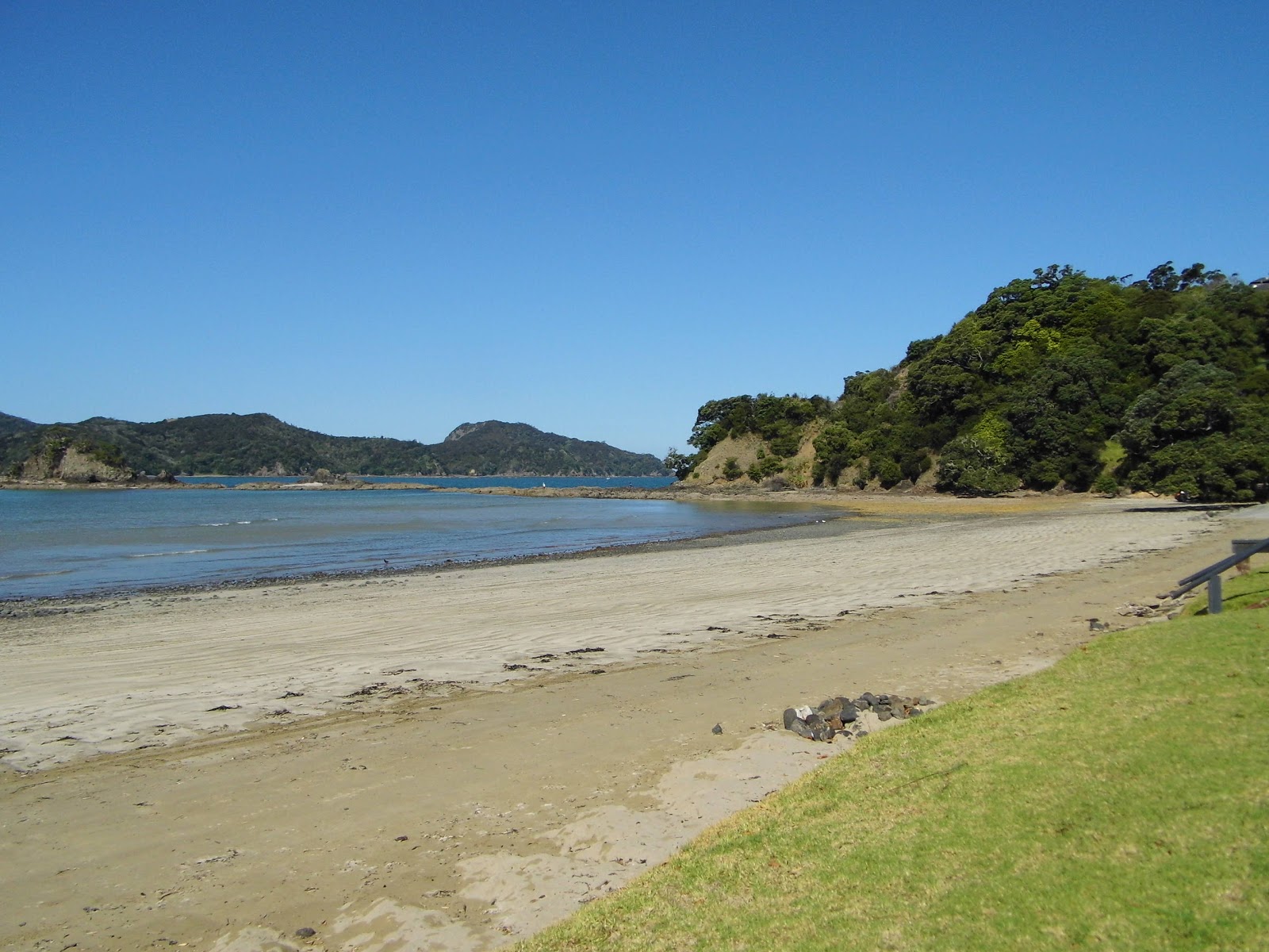 Photo de Parutahi Beach avec moyenne baie