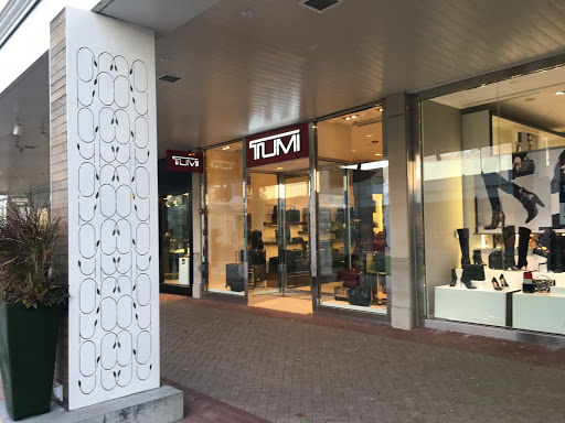 TUMI Store - Old Orchard