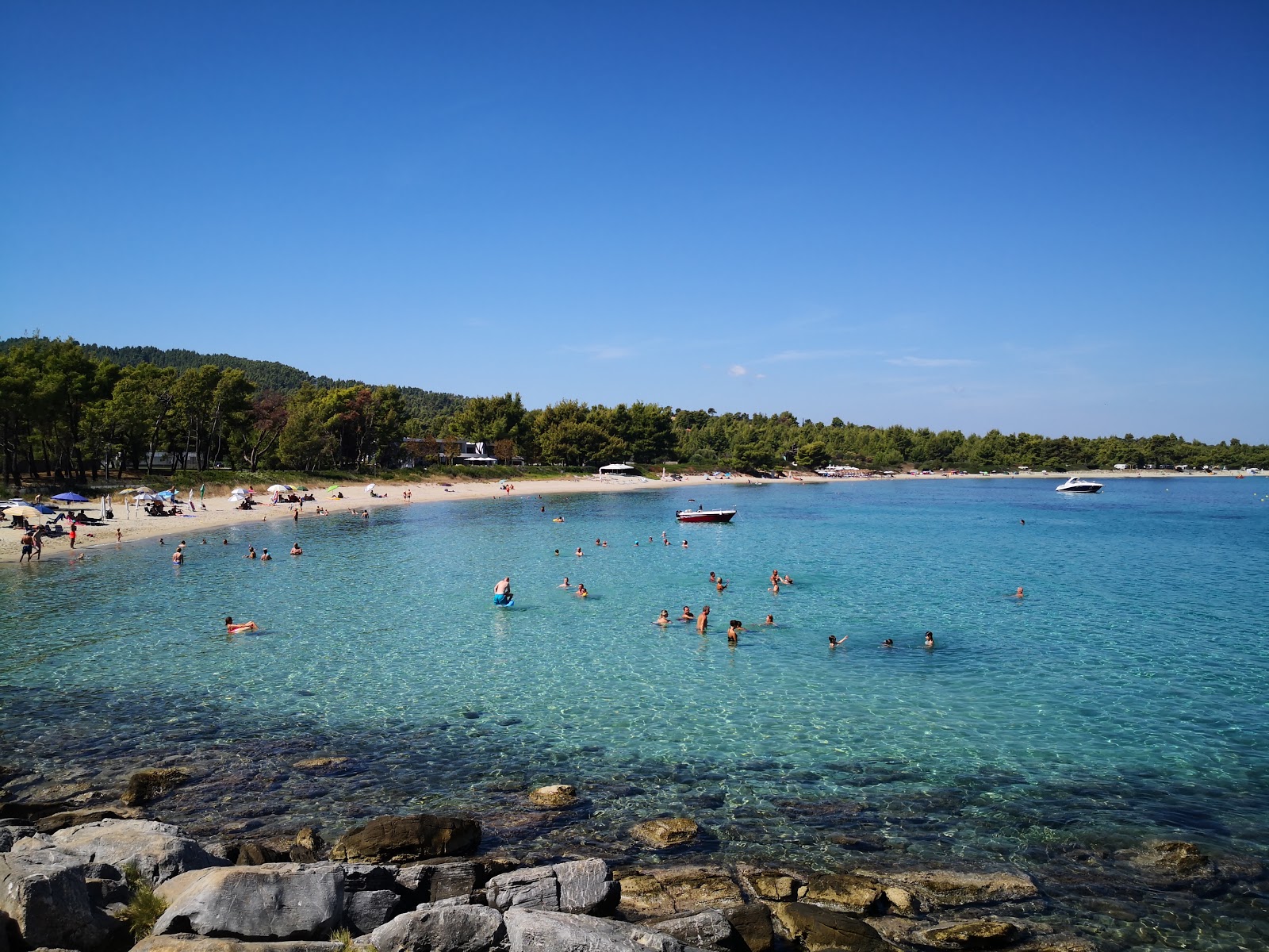 Foto de Paliouri beach área de comodidades