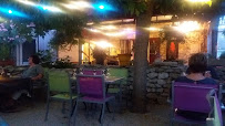 Atmosphère du Restaurant français La Terrasse Des Cigales à Mérindol - n°4