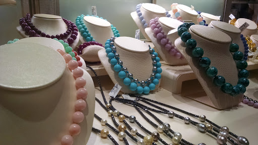 Jewelry Store «Borsheims Fine Jewelry», reviews and photos, 120 Regency Pkwy, Omaha, NE 68114, USA