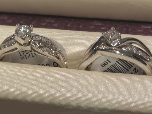 Jewelry Store «Helzberg Diamonds», reviews and photos, 2290 Miamisburg Centerville Rd, Dayton, OH 45459, USA