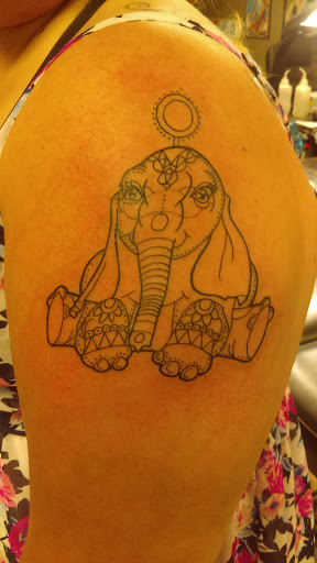 Tattoo Shop «Sacred Tiki Tattoo Studio», reviews and photos, 129 S Church St, Visalia, CA 93291, USA