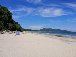 Fotografie cu Lower Cheung Sha Beach sprijinit de stânci