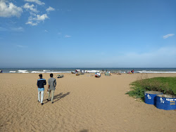 ECR Beach'in fotoğrafı geniş bir kıyı şeridi ile birlikte