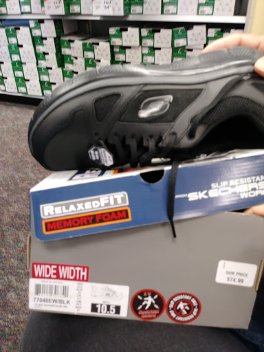 Shoe Store «Shoe Carnival», reviews and photos, 4835 W 77th St, Burbank, IL 60459, USA