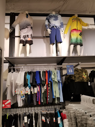 Clothing Store «Old Navy», reviews and photos, 200 Baychester Ave, Bronx, NY 10475, USA