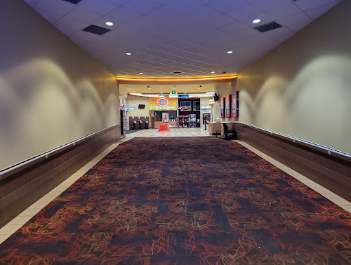 Movie Theater «Regal Cinemas Issaquah Highlands 12 IMAX & RPX», reviews and photos, 940 NE Park Dr, Issaquah, WA 98029, USA