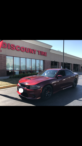 Tire Shop «Discount Tire Store - Schaumburg, IL», reviews and photos, 400 W Higgins Rd, Schaumburg, IL 60195, USA