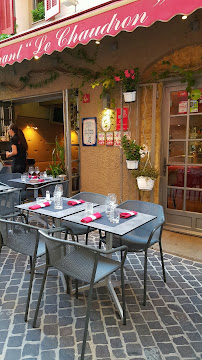 Atmosphère du Restaurant de spécialités provençales Restaurant Le Chaudron à Cassis - n°5