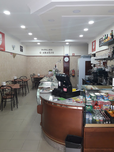 Pastelaria O Araújo no Santo António dos Cavaleiros, Lisboa