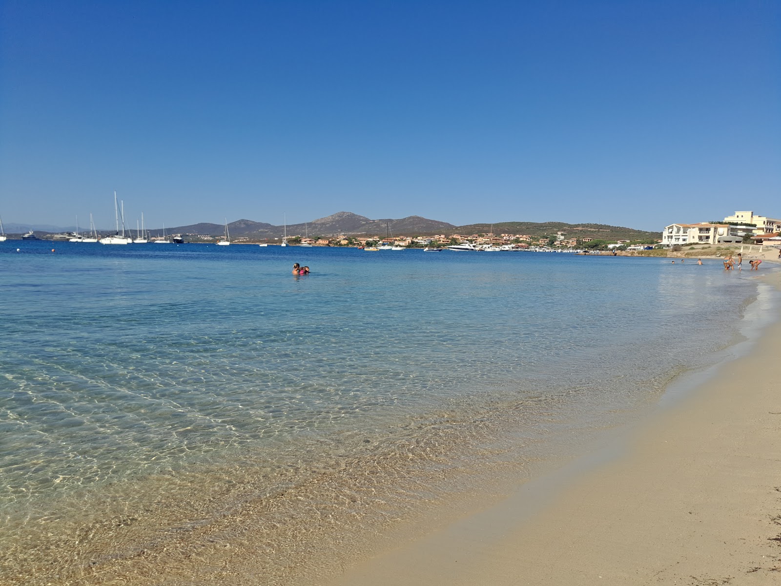 Foto von Prima Spiaggia Golfo Aranci
 und die siedlung