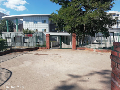 Collège Maximilien Robespierre. à Saint-Étienne-du-Rouvray