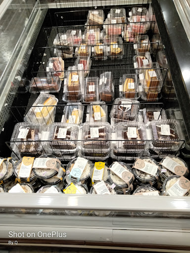 Shopping Mall «Penrose Plaza Shopping Center», reviews and photos, 2900 Island Ave, Philadelphia, PA 19153, USA