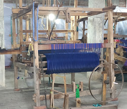 Kerajinan Tenun Ikat Medali Mas photo