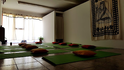 SANTOSHA - Centro de Yoga