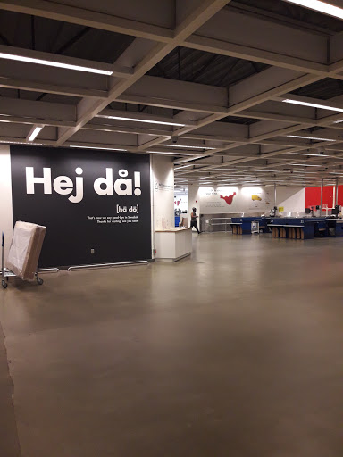 Shopping Mall «Powell Street Plaza Shopping Center», reviews and photos, 5795 Christie Ave, Emeryville, CA 94608, USA