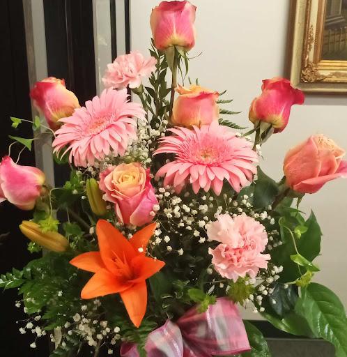 Florist «Rialto Florist», reviews and photos, 114 S Riverside Ave, Rialto, CA 92376, USA