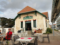 Atmosphère du Restaurant Café de la Plage à Saint-Hilaire-de-Riez - n°2