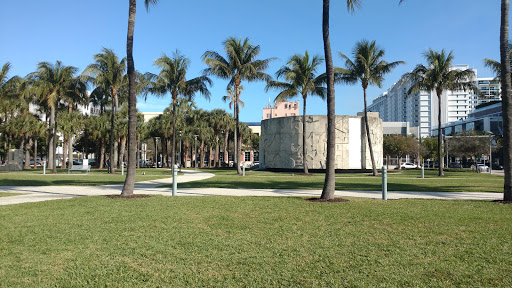 Park «Collins Park», reviews and photos, 2100 Collins Ave, Miami Beach, FL 33140, USA