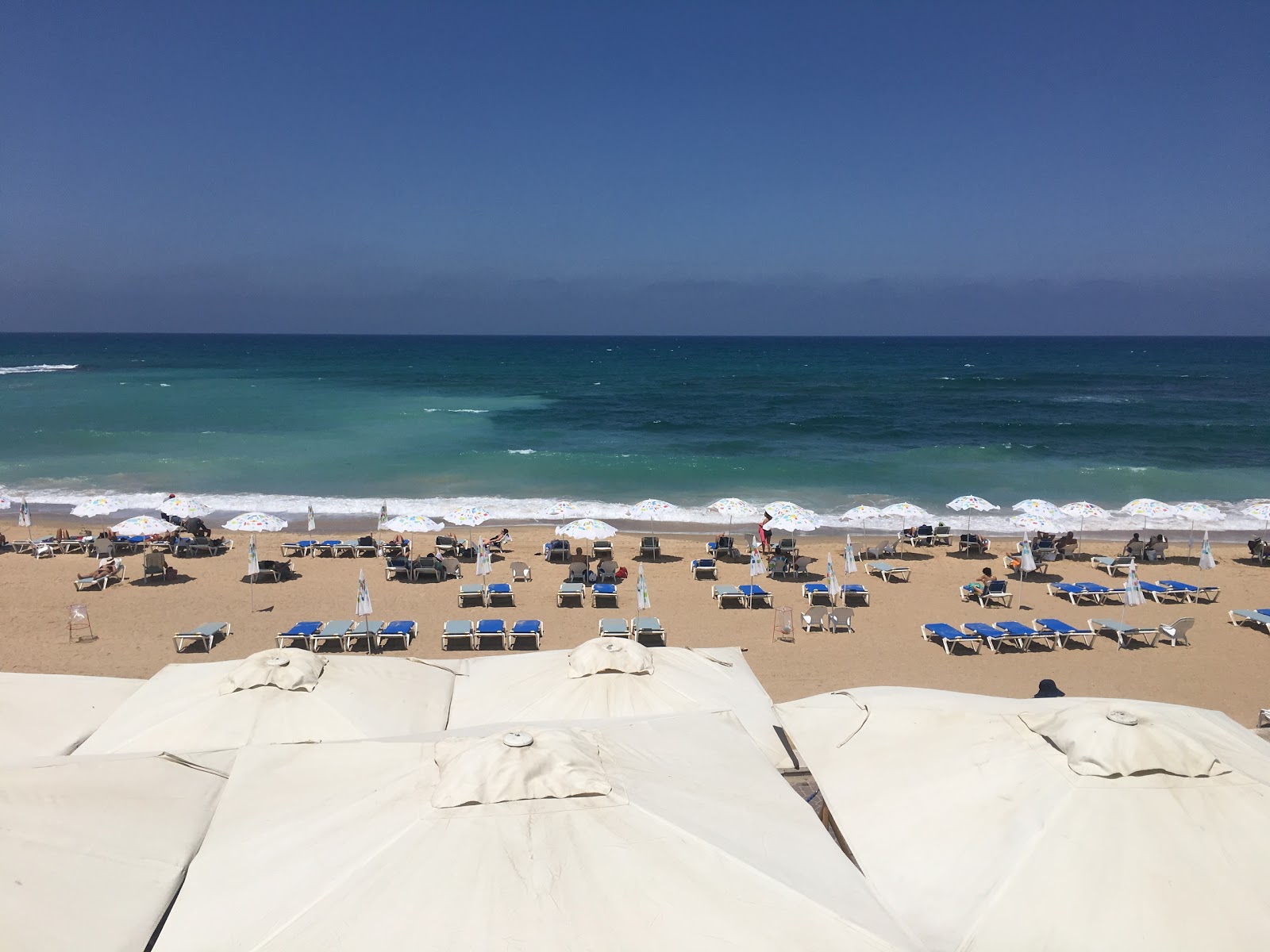 Fotografie cu Givat Aliya beach - locul popular printre cunoscătorii de relaxare