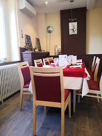 Atmosphère du Restaurant français Restaurant Le Saint Jean à Saint-Jean-de-Thurigneux - n°2