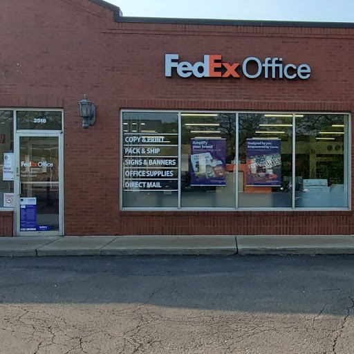 Print Shop «FedEx Office Print & Ship Center», reviews and photos, 2518 Green Bay Rd, Evanston, IL 60201, USA