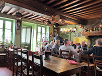 Atmosphère du Restaurant Auberge de la Queue du Lac à Moux-en-Morvan - n°1