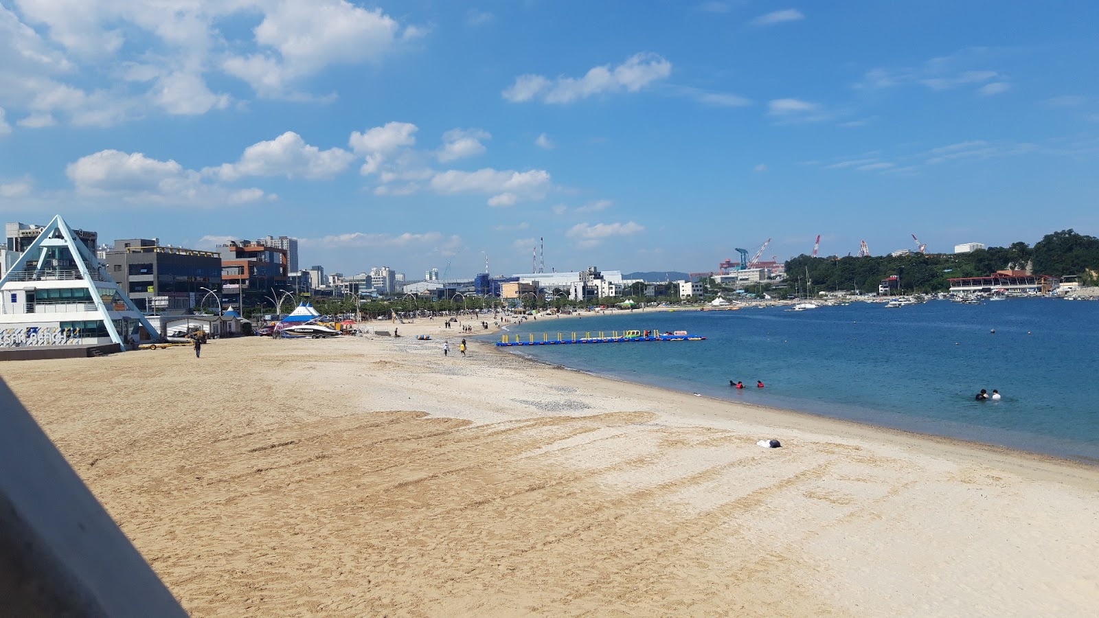 Fotografie cu Ilsan Beach zonele de facilități