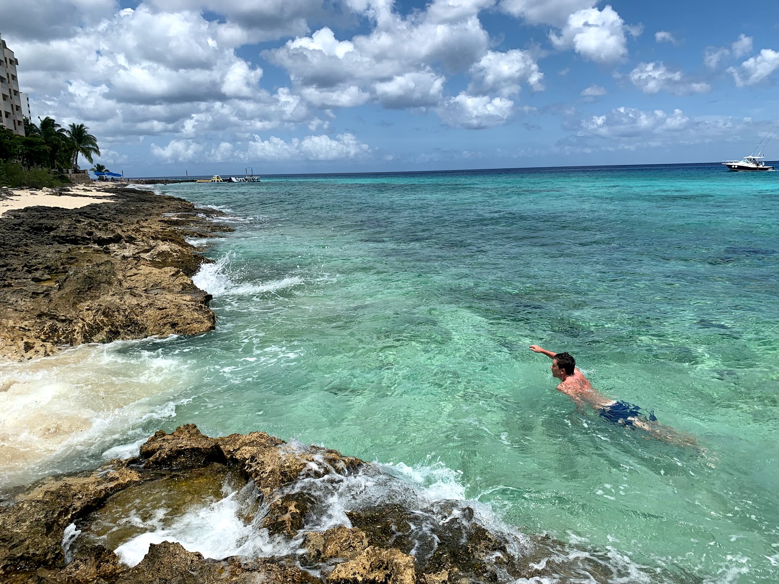 Playa las Rocas'in fotoğrafı otel alanı