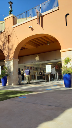 Computer Store «Apple La Encantada», reviews and photos, 2905 E Skyline Dr, Tucson, AZ 85718, USA