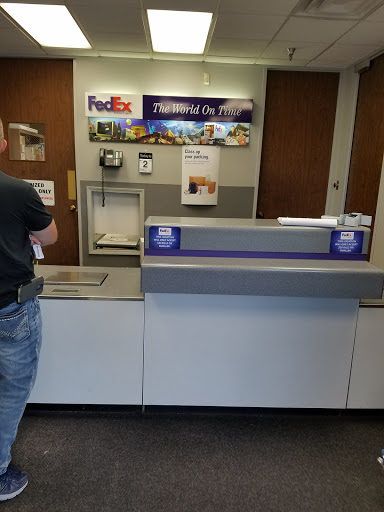 Shipping and Mailing Service «FedEx Ship Center», reviews and photos, 1500 Westpark Dr, Little Rock, AR 72204, USA