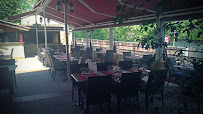 Atmosphère du Restaurant La Terrasse Du Moulin à Mauzac - n°1