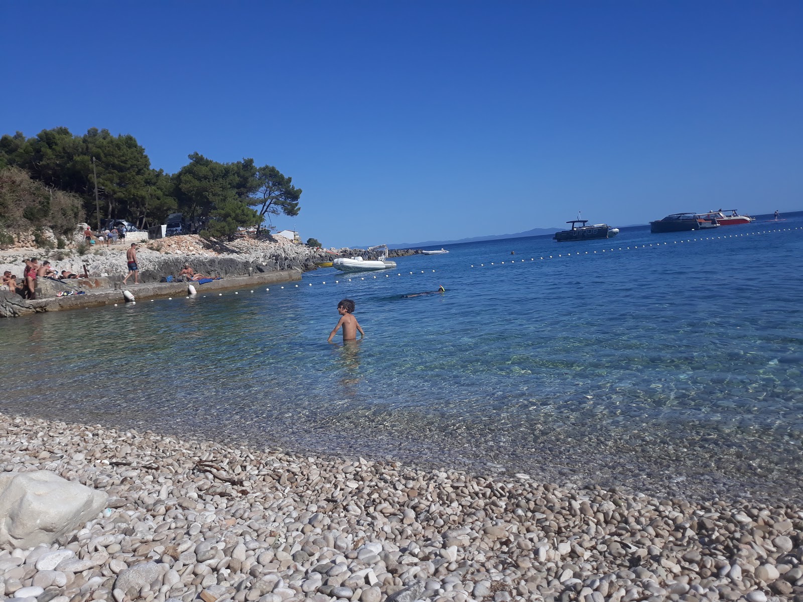 Notos Hvar beach'in fotoğrafı küçük koy ile birlikte