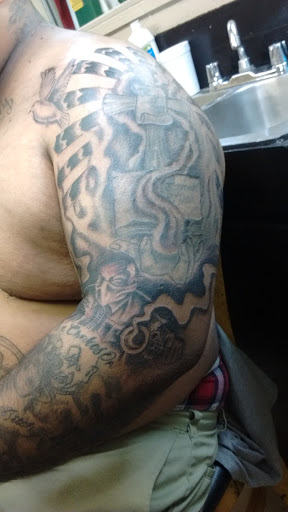 Tattoo Shop «Royal Ink», reviews and photos, 6408 Gulf Fwy, Houston, TX 77023, USA