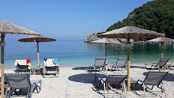 Sarakiniko Plajı'in fotoğrafı küçük koy ile birlikte