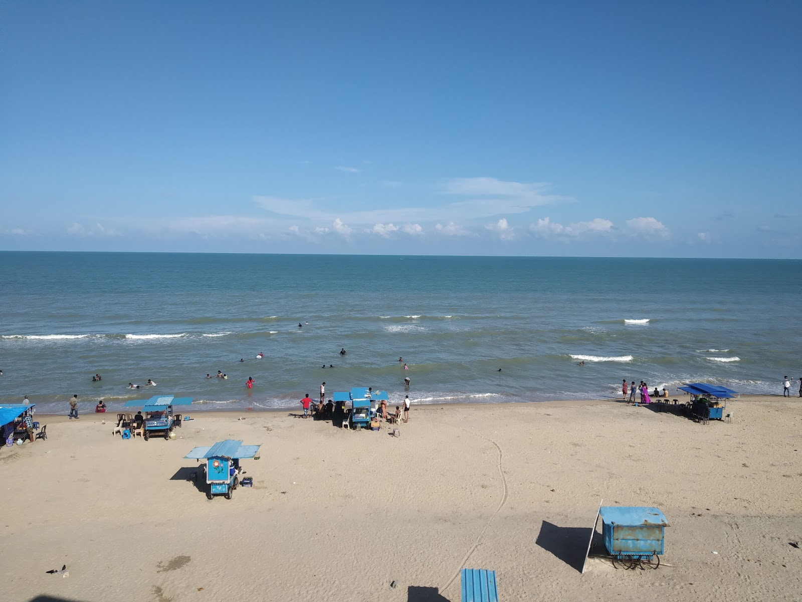 Fotografija Velankanni Beach z svetel pesek površino