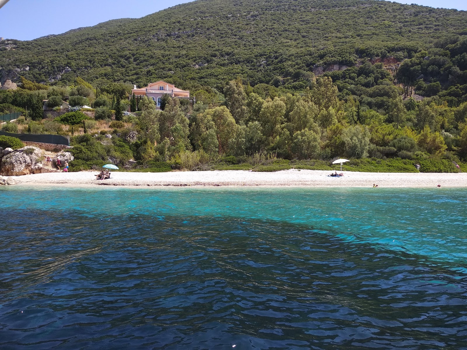 Zdjęcie Plaża Aspros Gialos II z poziomem czystości wysoki