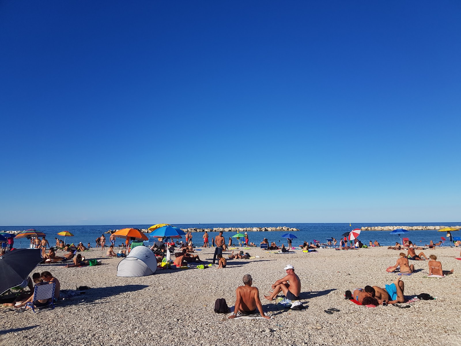 Spiaggia Sassonia di Fano'in fotoğrafı geniş plaj ile birlikte