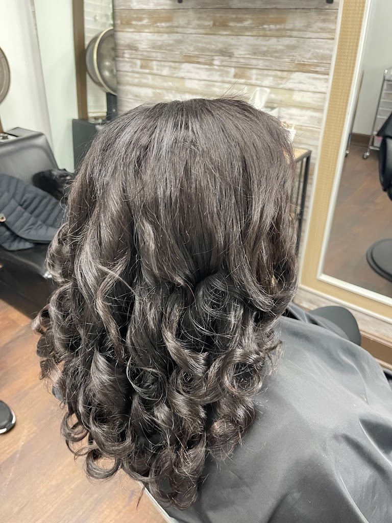 Naturally Glitz Beauty Salon & Boutique 30265