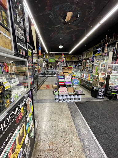 Vaporizer Store «Main Smoke Shop KC | Vape Shop», reviews and photos, 3429 Main St, Kansas City, MO 64111, USA