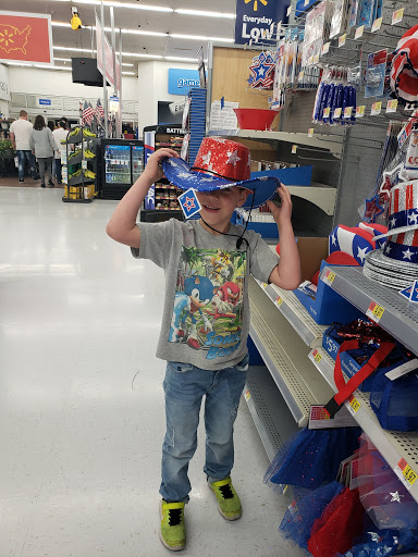 Department Store «Walmart Supercenter», reviews and photos, 4200 Dodge St, Dubuque, IA 52003, USA