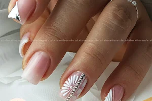 Lulú nails image