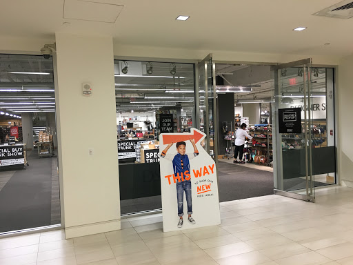 Shoe Store «DSW Designer Shoe Warehouse», reviews and photos, 3222 M St NW, Washington, DC 20007, USA